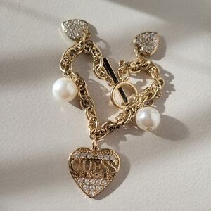 Guess Y2K Bracelet Los Angeles Hearts Rhinestones Gold-tone Metal Toggle Clasp